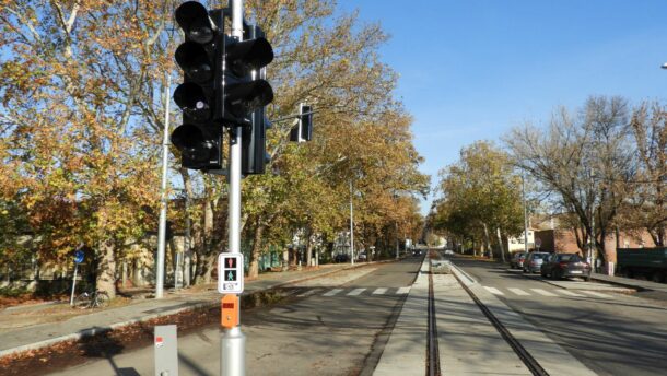 Elhelyezték a tram-train jelzőlámpáit az Ady Endre utcán 5