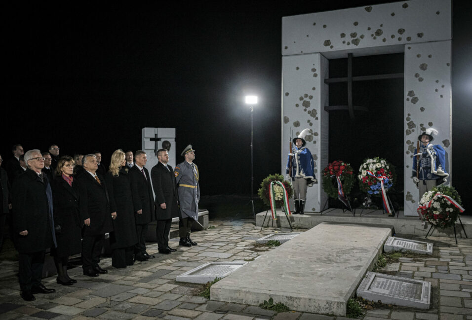 Koszorúzással emlékeztek a visegrádi négyek vezetői a bársonyos forradalom kezdetére