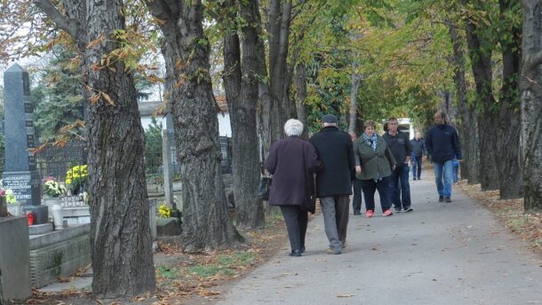 Mindenszentek és Halottak Napja Vásárhelyen 1