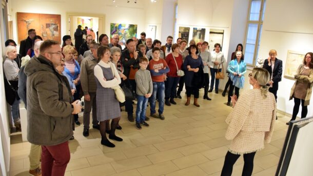 A fődíjas alkotó tárlatvezetésével búcsúzott a 66. Vásárhelyi Őszi Tárlat 1