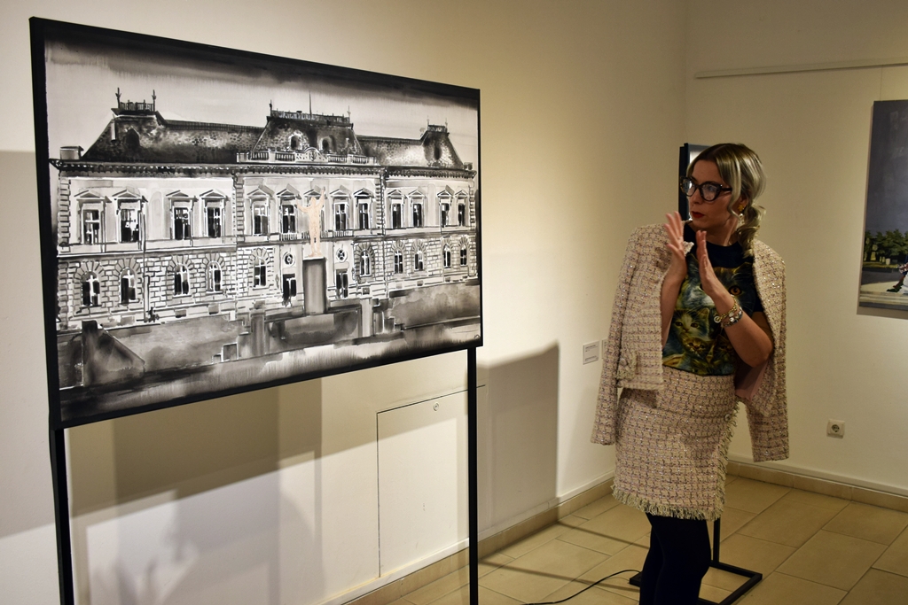 A fődíjas alkotó tárlatvezetésével búcsúzott a 66. Vásárhelyi Őszi Tárlat 3