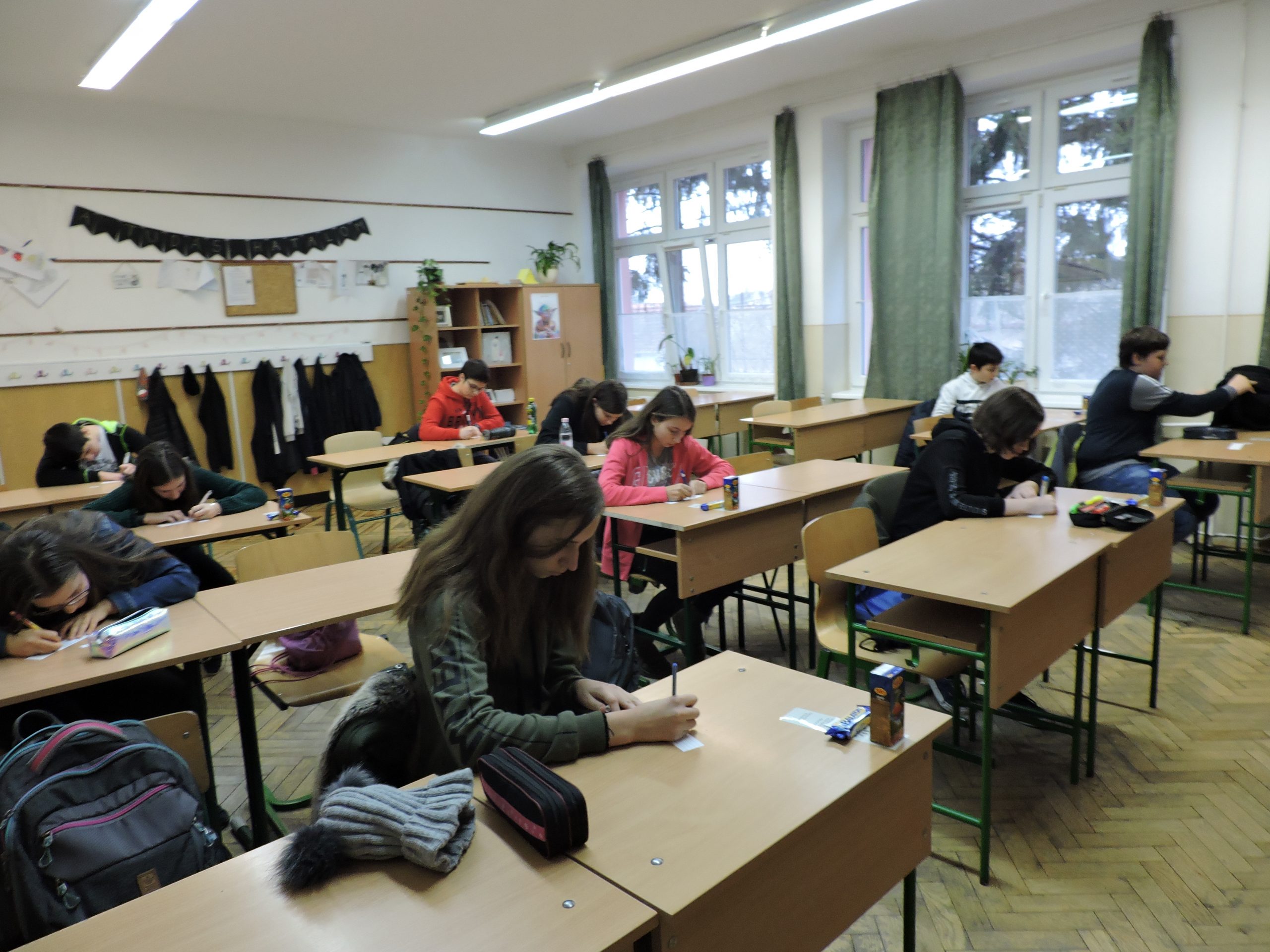 Angol szövegértési verseny a Varga Tamásban 4