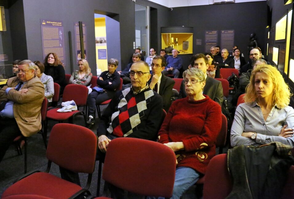 Az Emlékpont történészei a szegedi múzeum konferenciáján