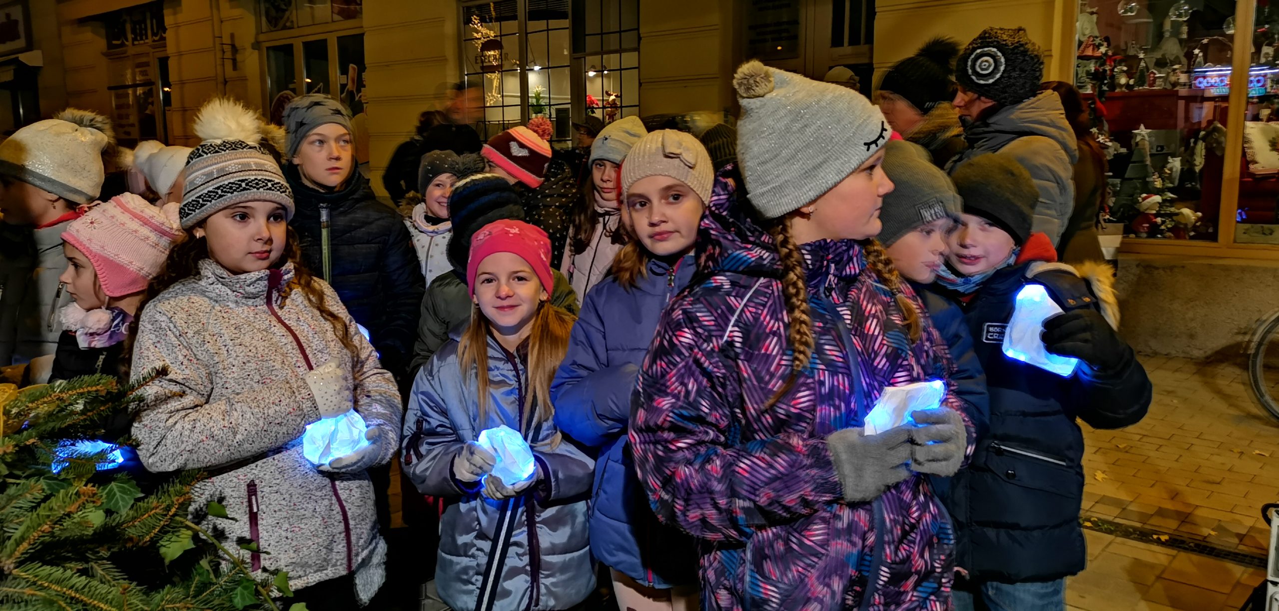 Ég az első gyertya Vásárhely adventi koszorúján 12