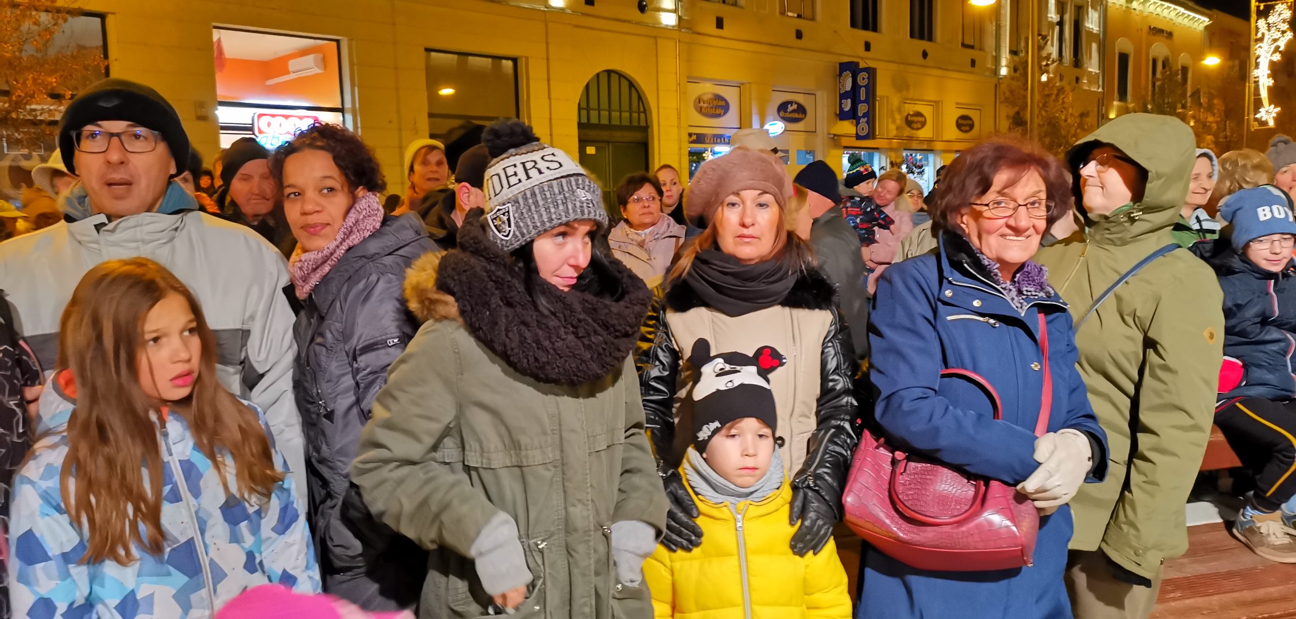 Ég az első gyertya Vásárhely adventi koszorúján 13