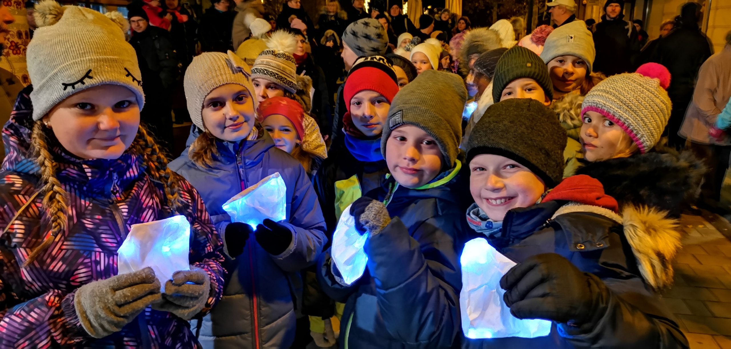 Ég az első gyertya Vásárhely adventi koszorúján 14