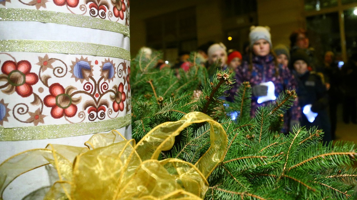 Ég az első gyertya Vásárhely adventi koszorúján 3