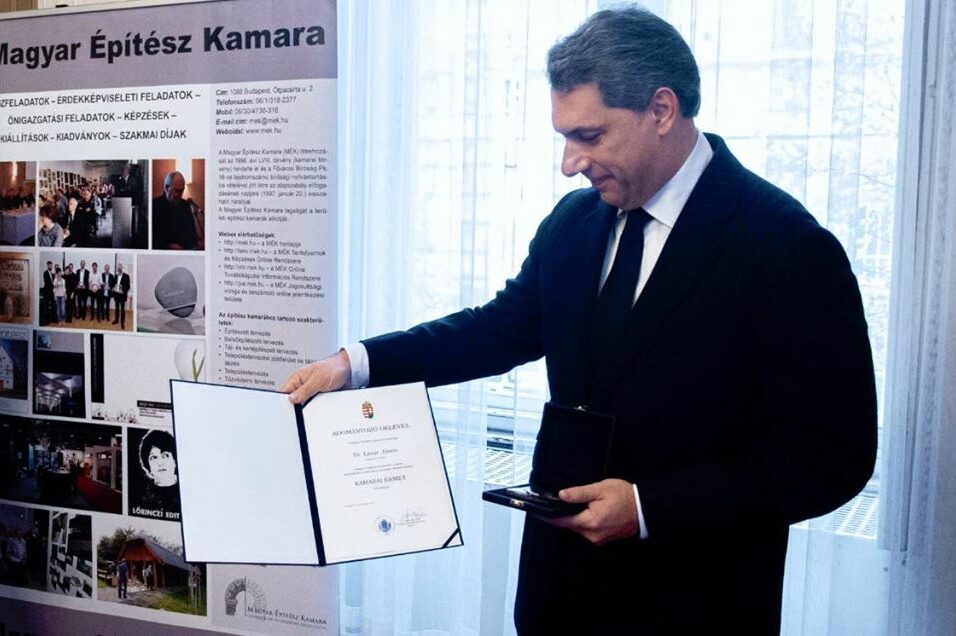 Kamarai kitüntetést kapott Lázár János