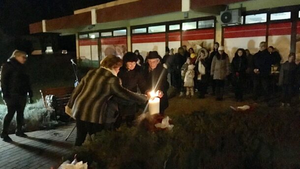 Székkutason is felgyulladt az első gyertyaláng