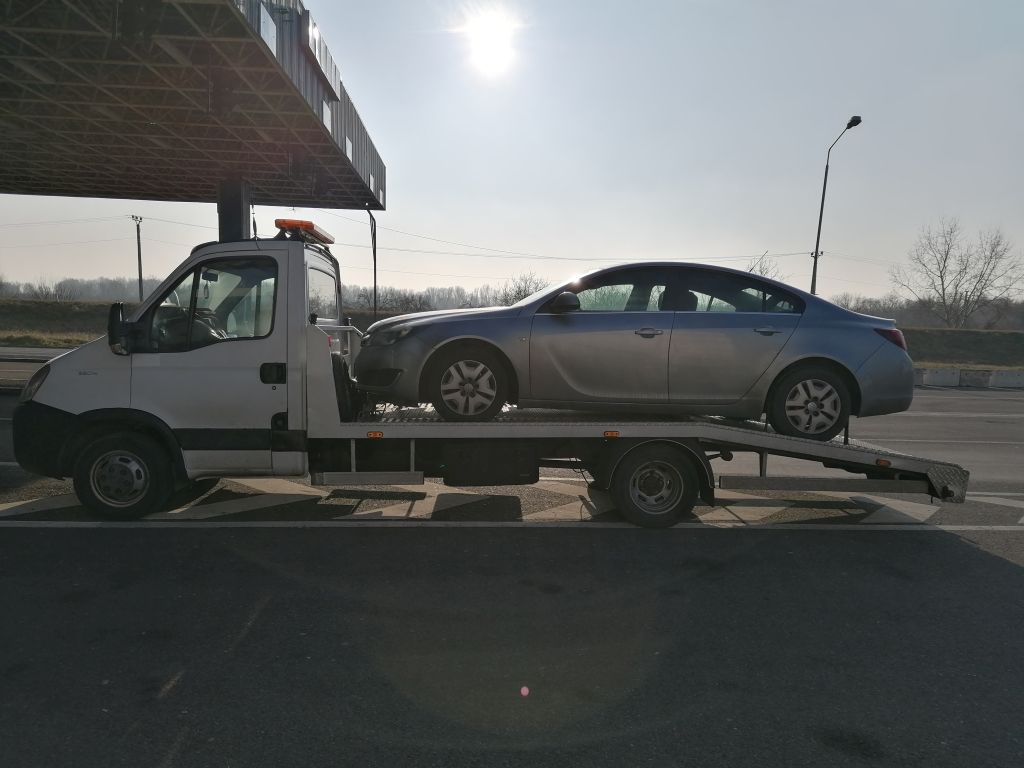 Körözött Opel és Audi Nagylakon 1