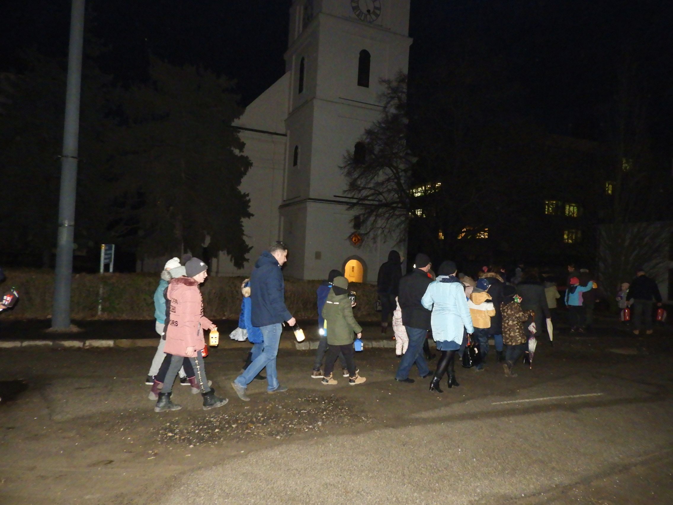 Lampionos felvonulással adott hálát a Szőnyi az elmúlt évekért (fotók) 11