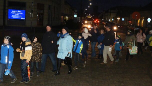 Lampionos felvonulással adott hálát a Szőnyi az elmúlt évekért (fotók) 4