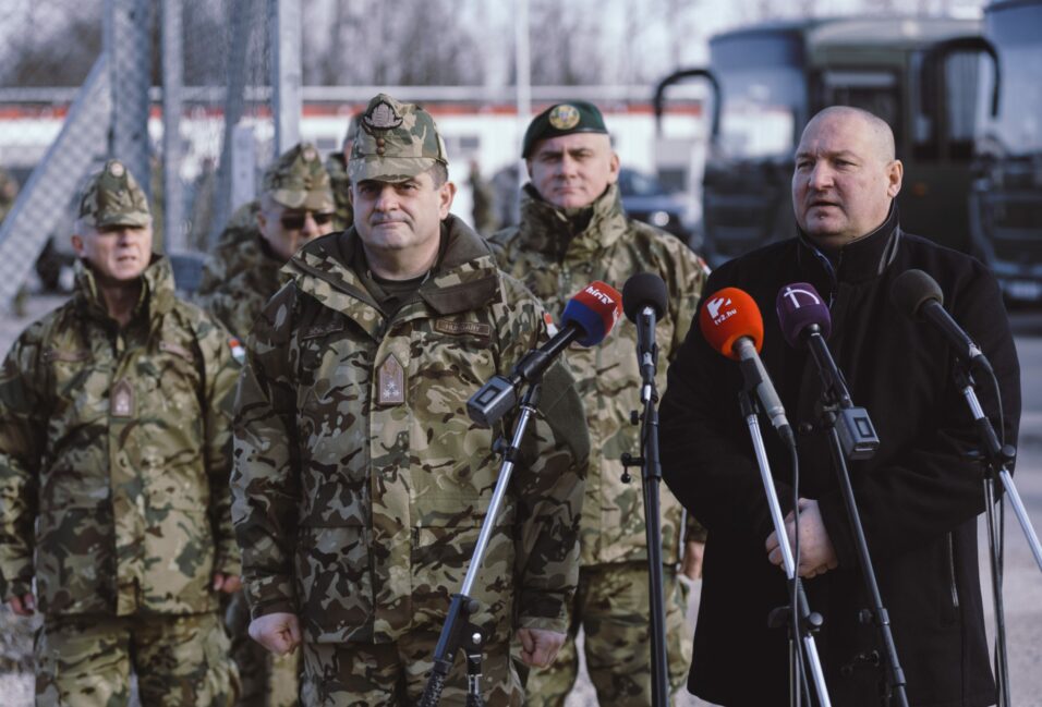 Megkétszerezik a határvédelemben részt vevő katonák számát 1