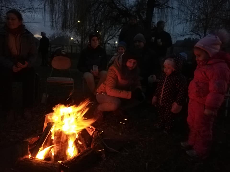 Tűzgyújtással és regöléssel kezdték az új évet Szikáncson 2