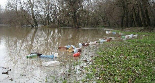 Árad a Felső-Tisza, egyre több hulladék érkezik Ukrajnából