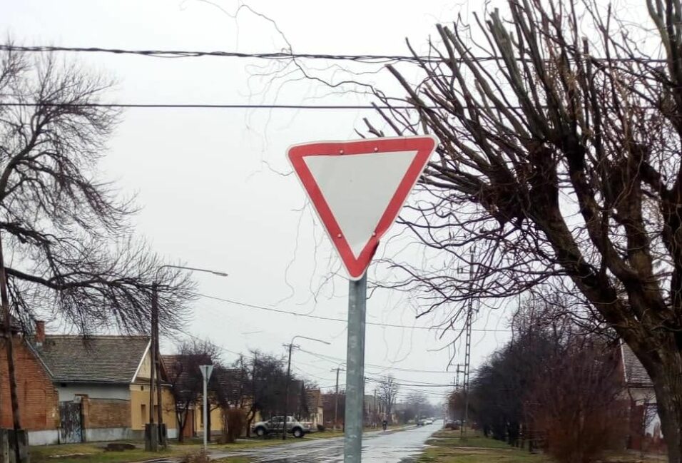 „Erőre kapott” az újvárosi tábla