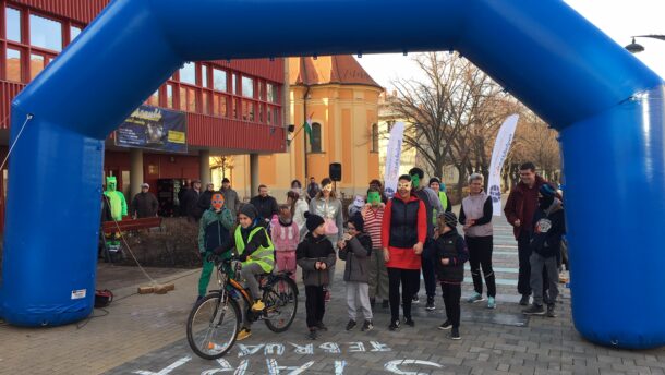 Februárból márciusba futottak a maszkos sportemberek