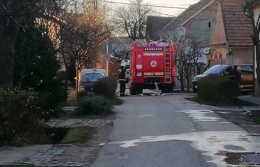 Kigyulladt egy vásárhelyi autószerelő műhely 1