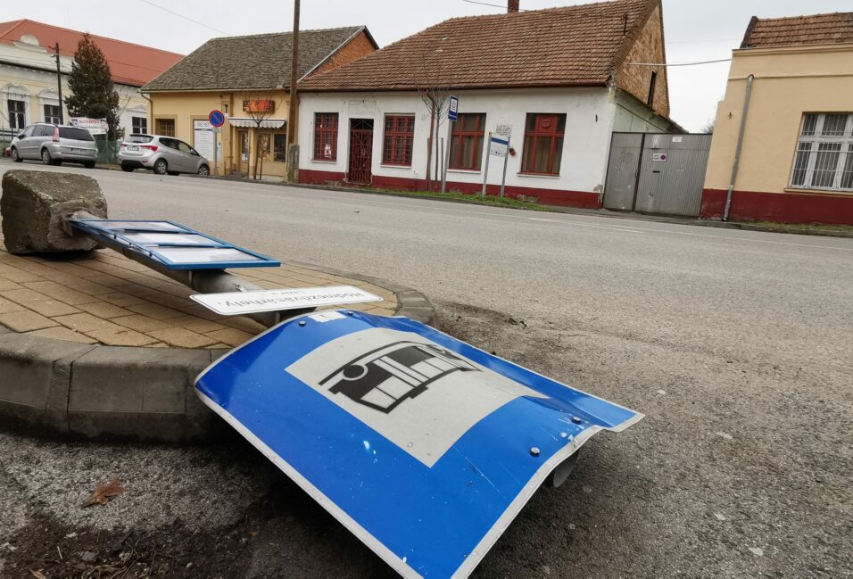 Tovább szedi „áldozatait” a viharos szél Vásárhelyen