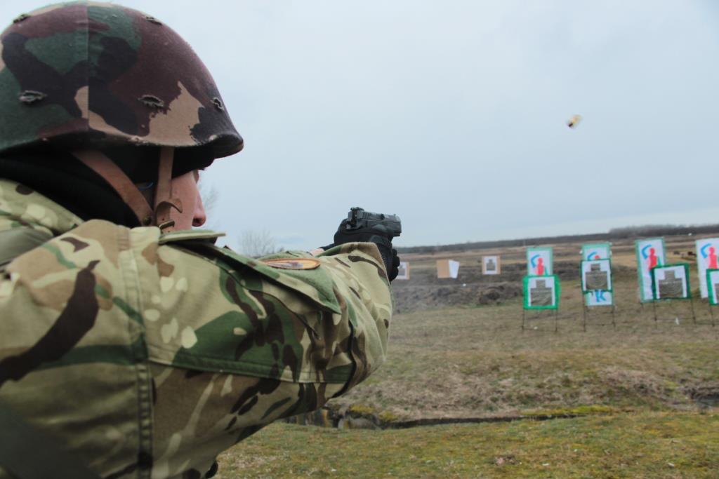 Új fegyverekkel lőttek a vásárhelyi katonák 2