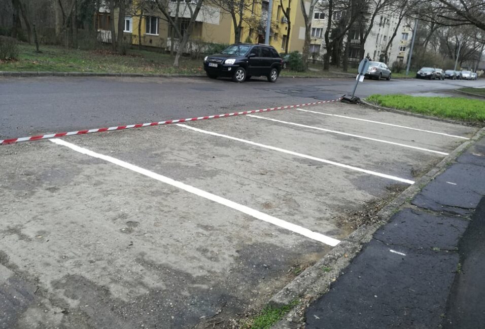 Felfestik a parkolókat a Rudnay utcán 1