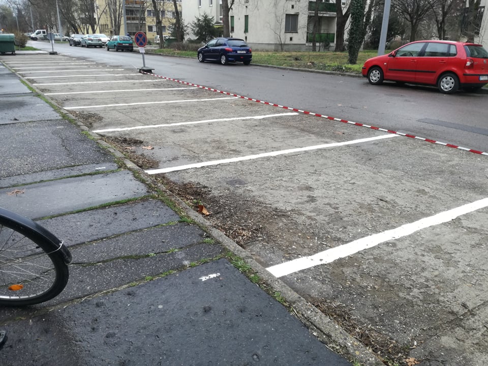 Felfestik a parkolókat a Rudnay utcán 2