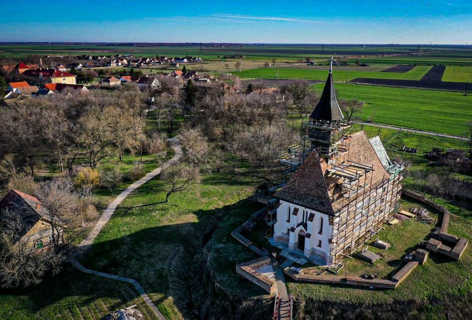 Lázár János: madártávlatból is szép az óföldeáki középkori erődtemplom