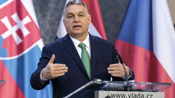 Orbán: a bajban is együttműködik a V4