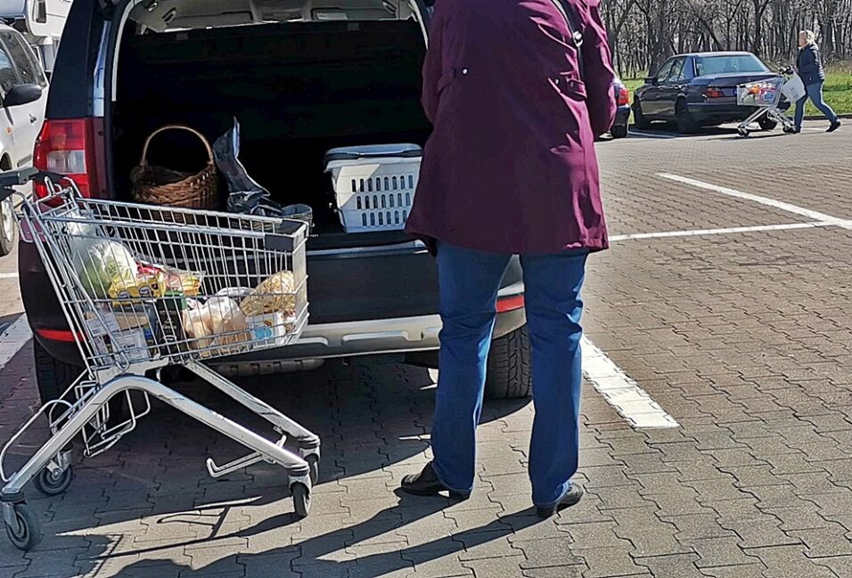 Ürességtől kongó polcok – Vásárhelyen is hatalmas a vásárlási láz 11