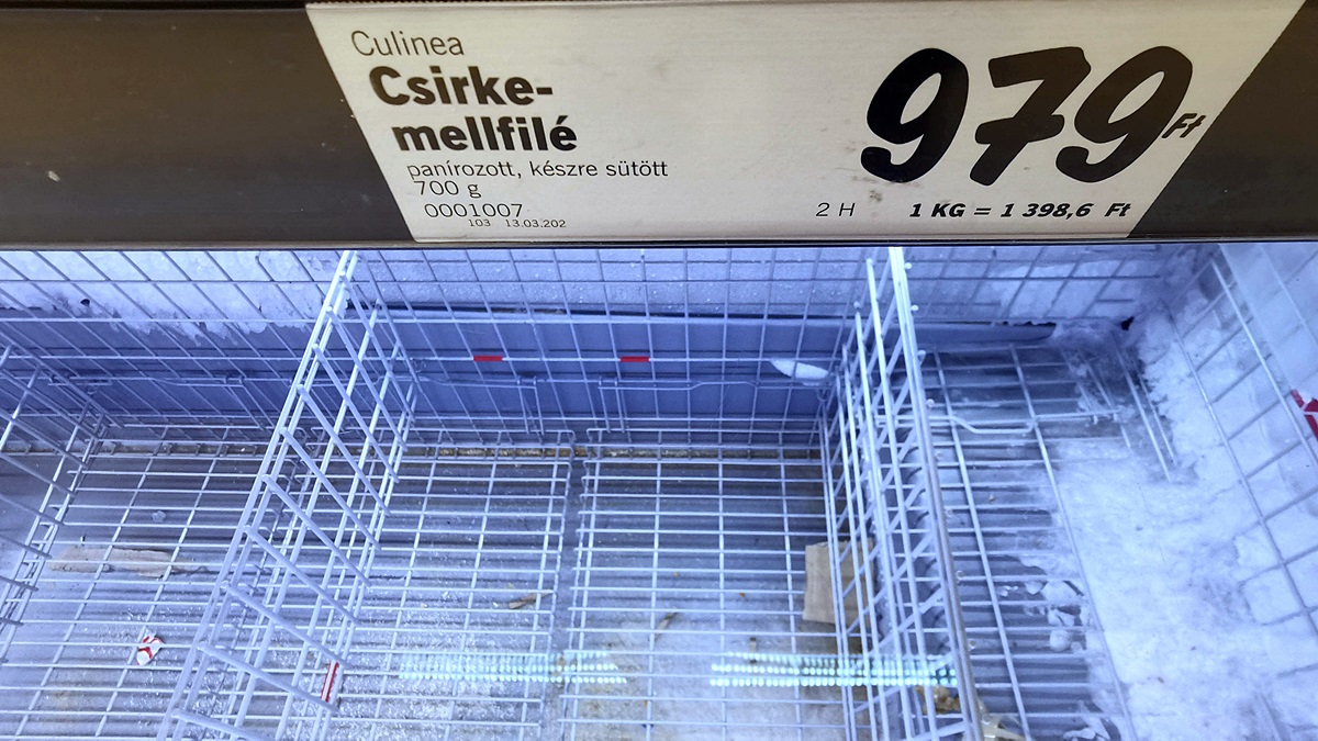 Ürességtől kongó polcok – Vásárhelyen is hatalmas a vásárlási láz 15