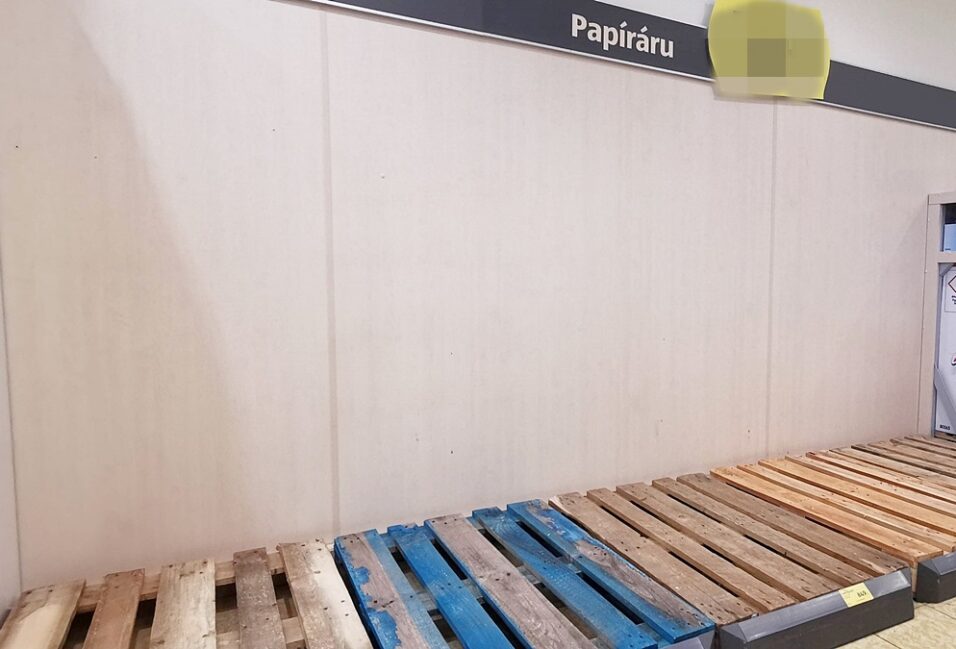 Ürességtől kongó polcok – Vásárhelyen is hatalmas a vásárlási láz 3