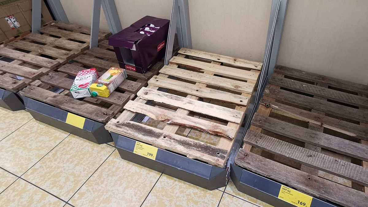 Ürességtől kongó polcok – Vásárhelyen is hatalmas a vásárlási láz 7