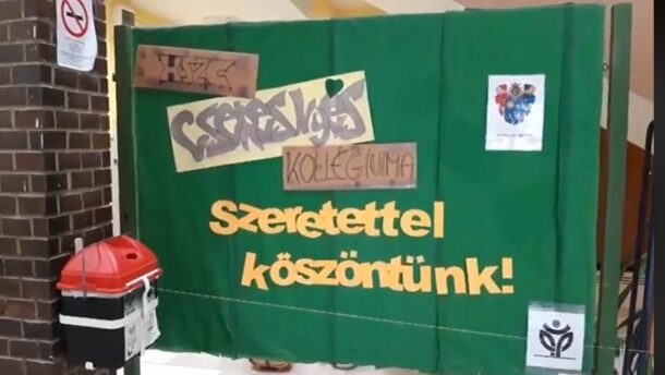 A Cseresnyés Kollégium is csatlakozott A Kiállás Pillanatához! (videó)