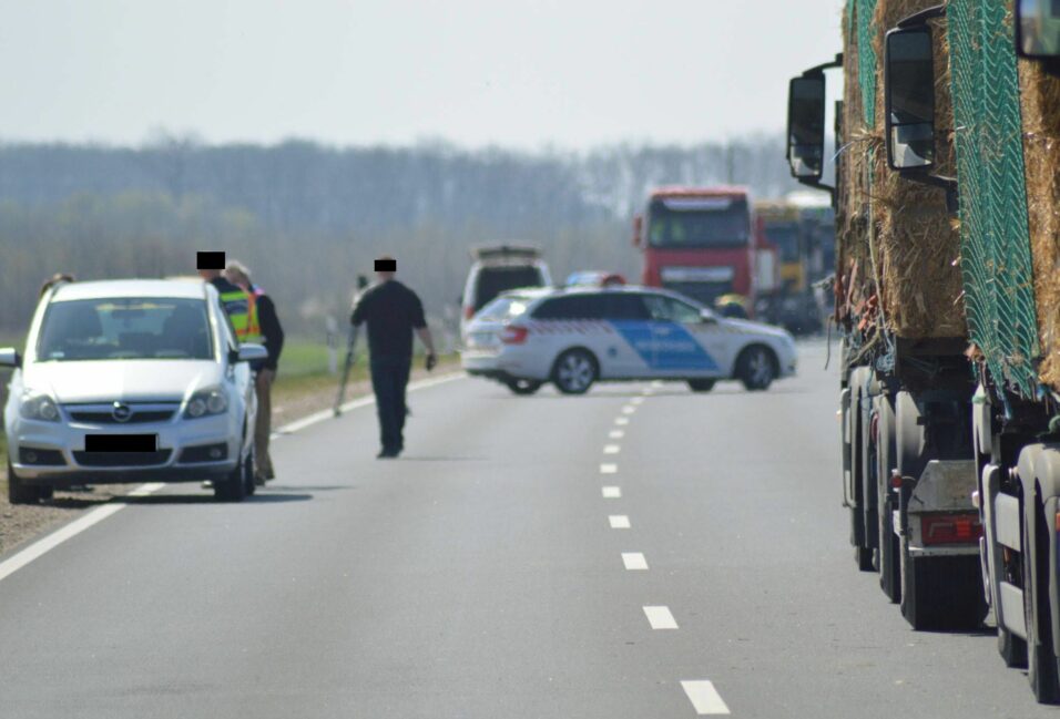 Baleset történt Hódmezővásárhelynél – teljes útzár, mentőhelikopter! 1