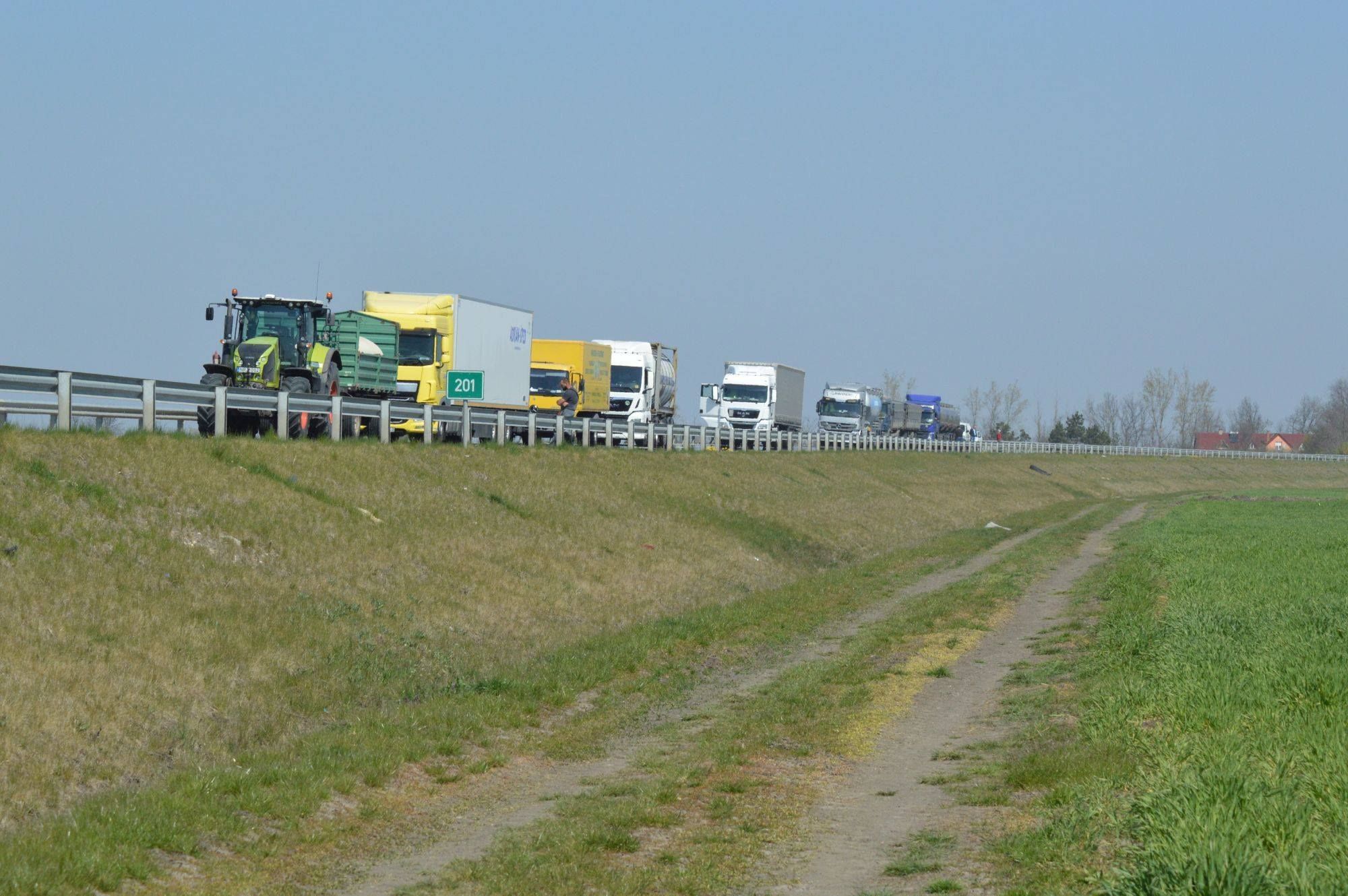 Baleset történt Hódmezővásárhelynél – teljes útzár, mentőhelikopter! 2