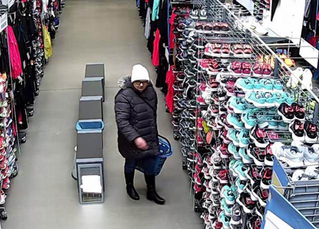 Cipőt lopott, a szegedi rendőrök keresik