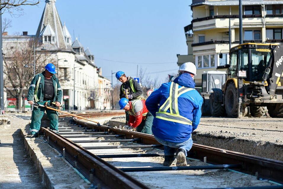 Gőzerővel haladnak a tram train munkálatok