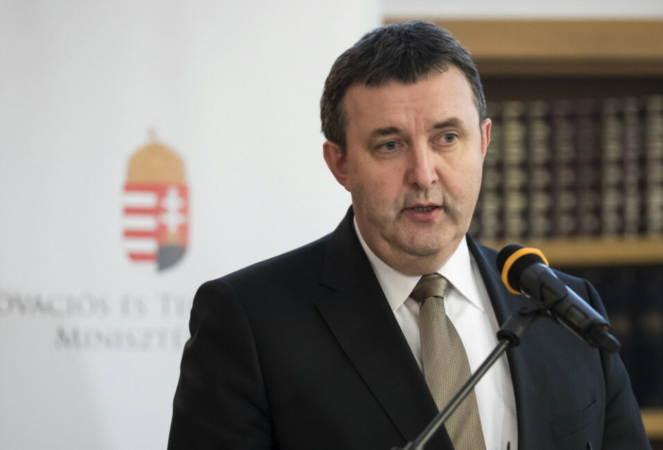 Palkovics: Csúszó szabályozással kézben tudjuk tartani a járványt