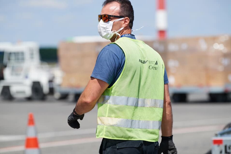 Szijjártó: egészségügyi védőeszközökre hosszútávon nagy szükség és nagy kereslet lesz