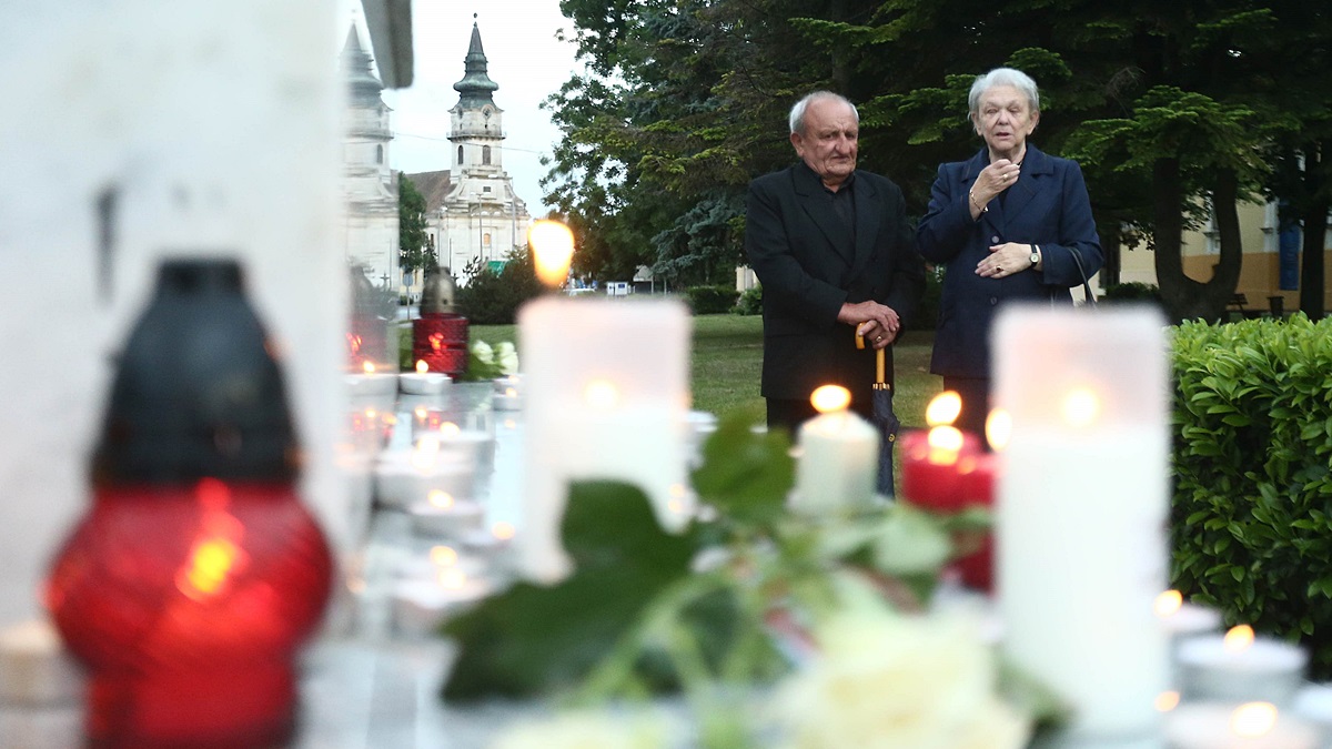 A Szent István téri országzászlónál emlékezett a vásárhelyi Fidesz-KDNP 35