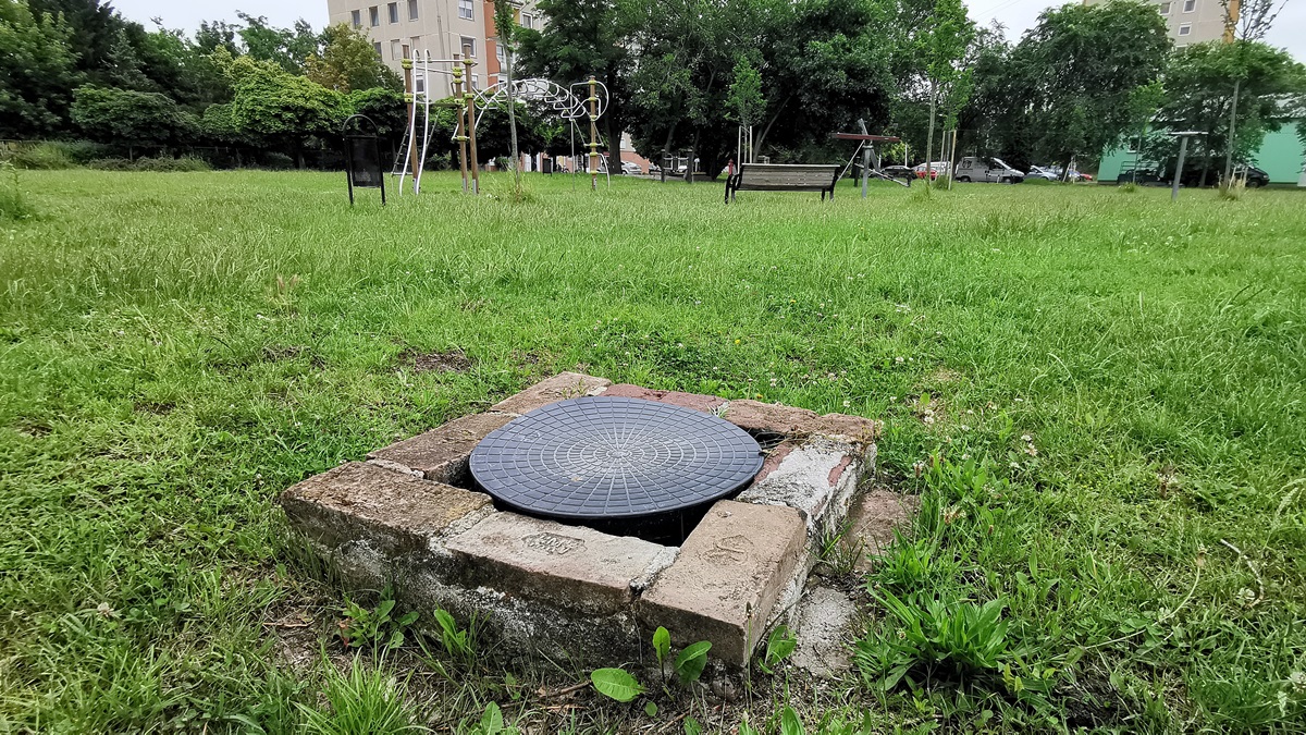 Elkeserítő: így néz ki a Hódtói Sportcentrum melletti játszótér 4