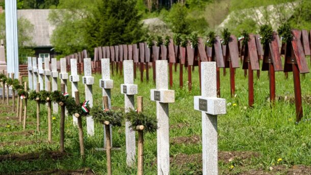 Ismét az Úz-völgyi temetőben demonstrált a román szélsőjobb