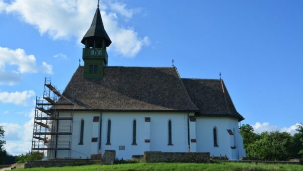 Jól haladnak az óföldeáki erődtemplom felújításával