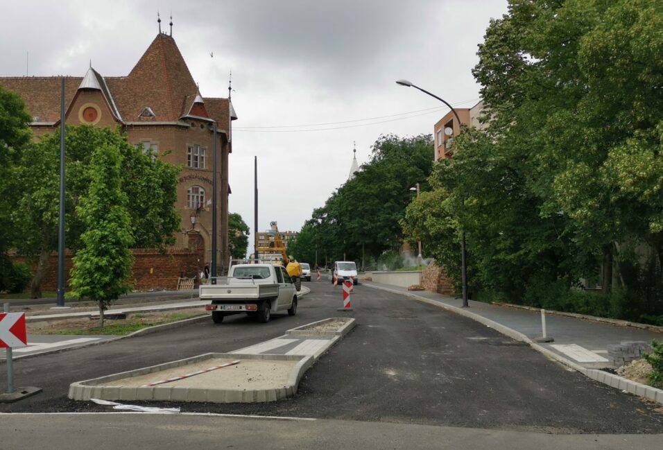 Június végén, július elején a teljes Szőnyi utcát visszaadják a forgalomnak (X)