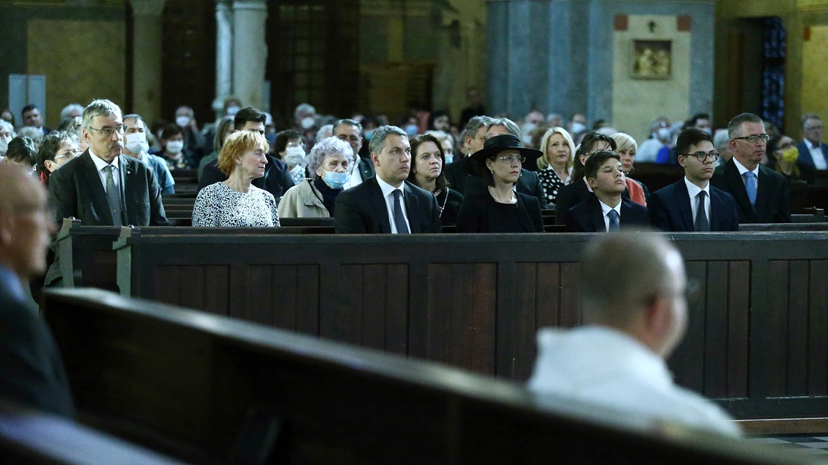 Lázár János és családja a szegedi dómban emlékezett Trianonra 43