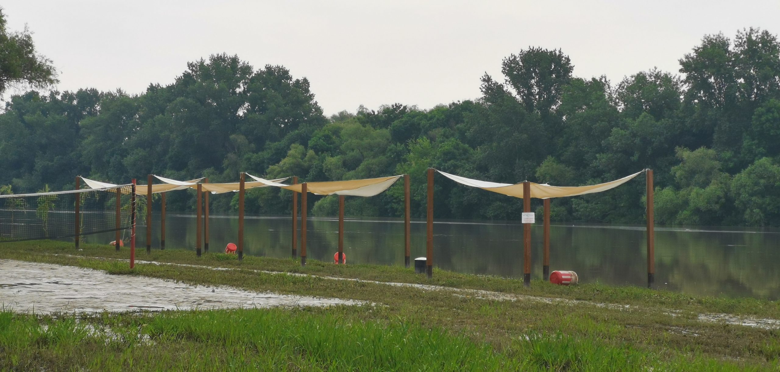 Víz alatt az algyői szabadstrand is 5
