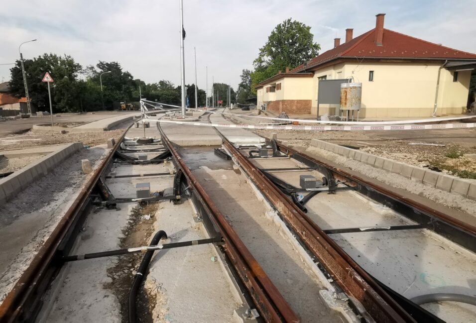 2020 őszére véget érnek a Tram-train forgalomkorlátozással érintett munkálatai Hódmezővásárhelyen (X) 1