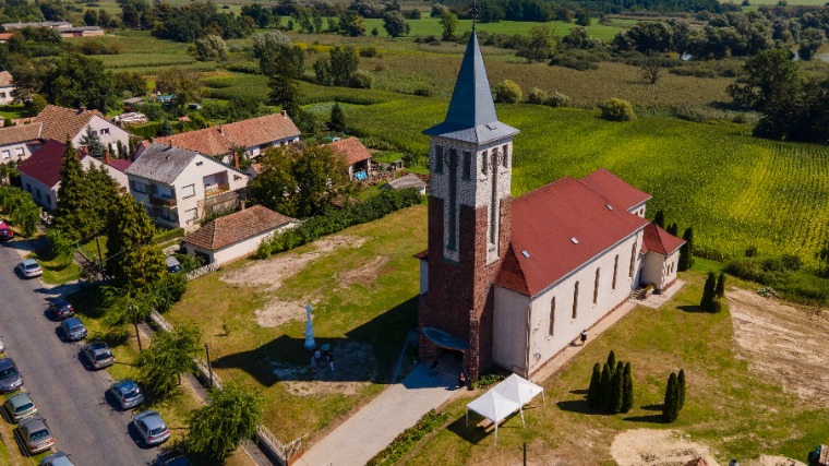 A szivárványos zászló nem kell, vigyék vissza Nyugatra!