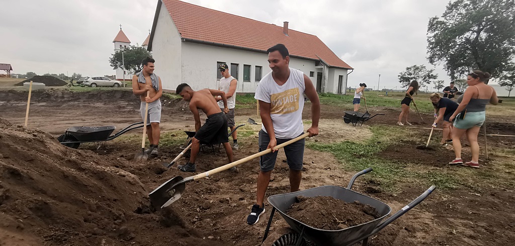 Fejlődik ÁGOTAFALVA Tass-Alsószenttamáson 5