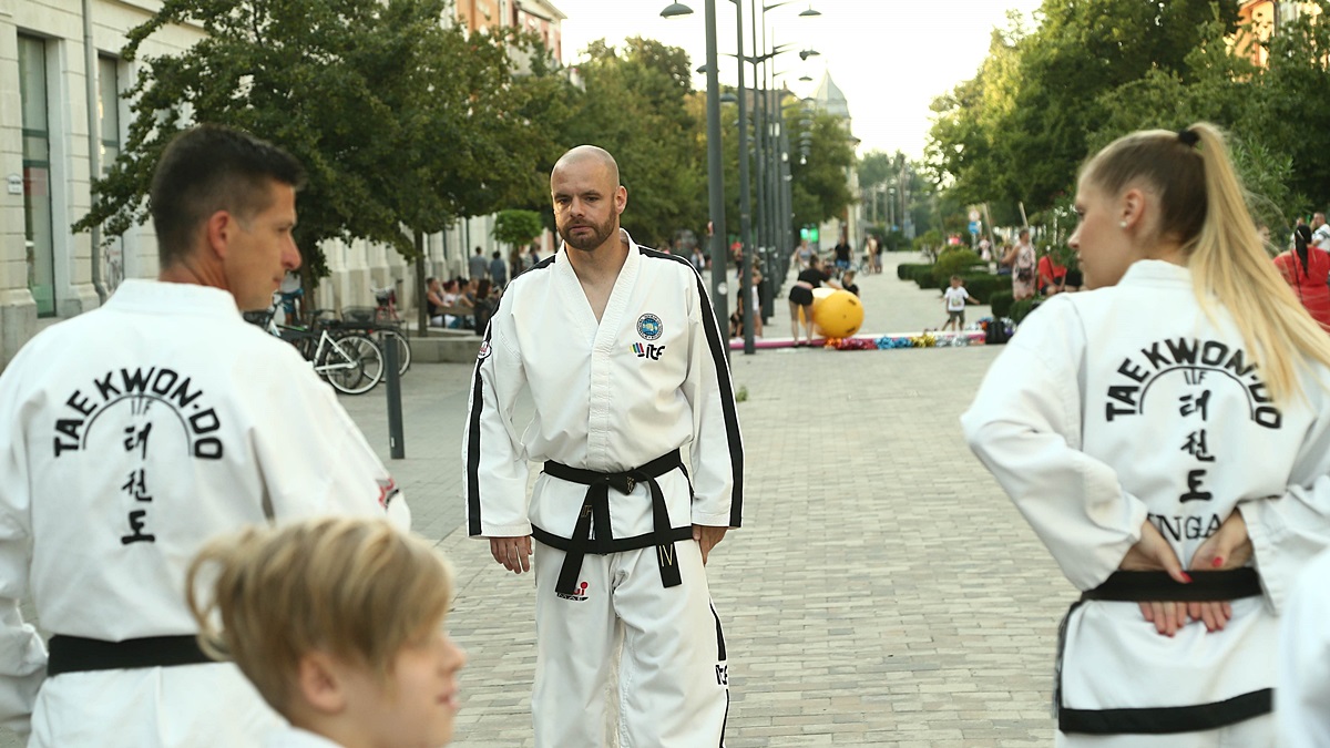 Hatodik alkalommal sportoltak közösen a Mozgás Éjszakáján 32